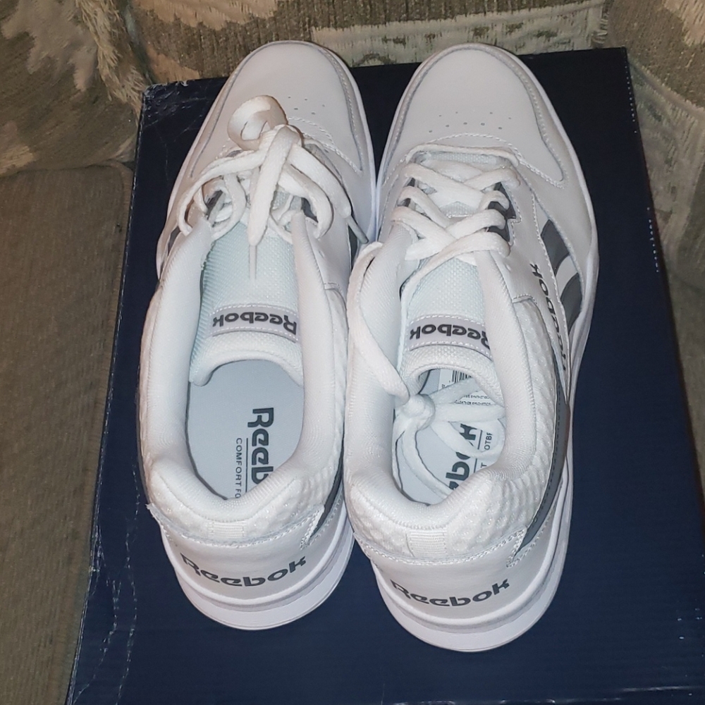 Men's Reebok sneakers - Picture 2 of 3